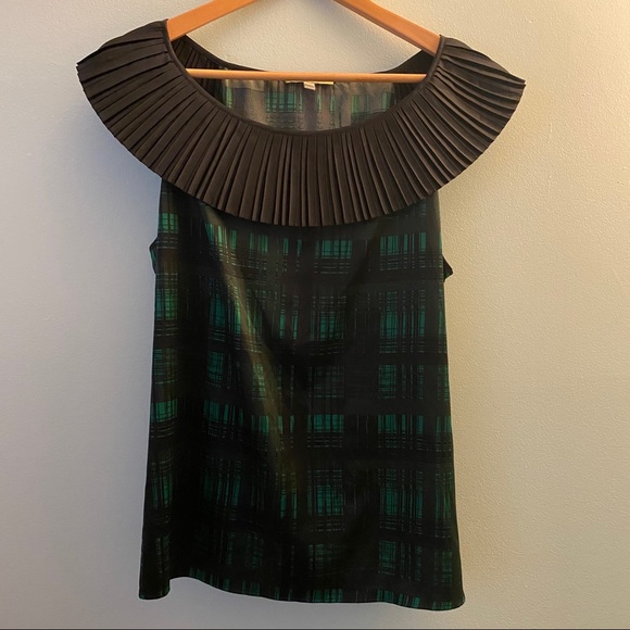 Gianni Bini Tops - Gianni Bini Green & Black Dressy Tank Top